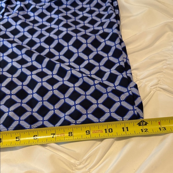 Jude Connally Blue and White Geometric Stretchy Shorts Large - Picture 8 of 8